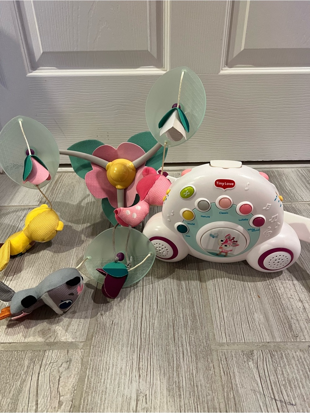 Tiny Love Princess Tales Soothe n’ Groove Musical Crib Mobile.  READ